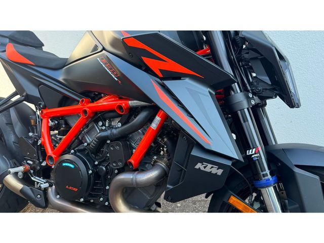 ktm - 1390-super-duke-r