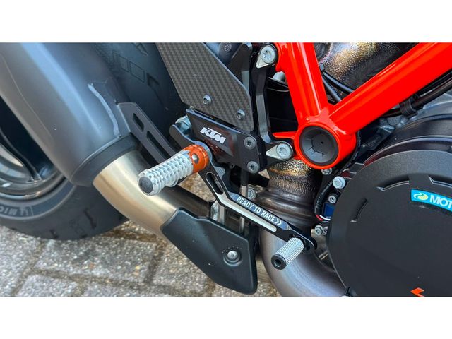 ktm - 1390-super-duke-r