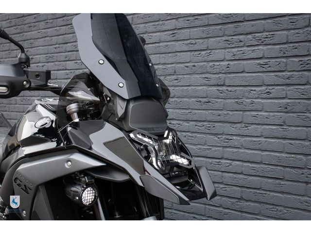 bmw - r-1300-gs-triple-black
