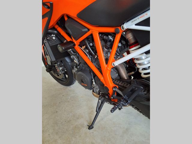 ktm - 1290-super-duke-r