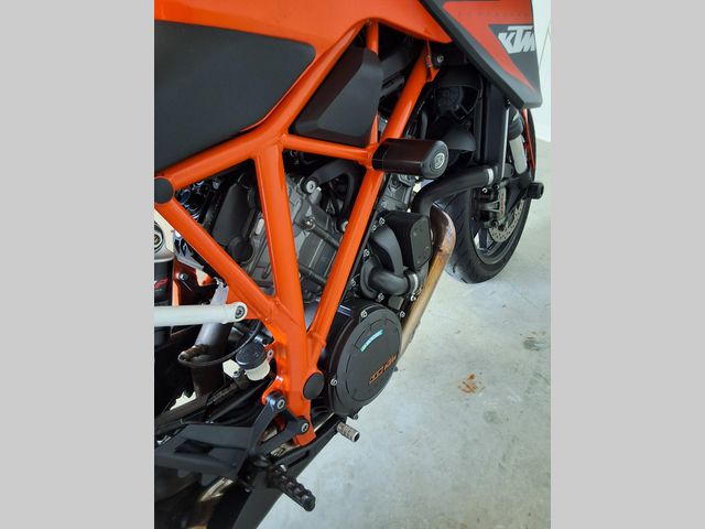 ktm - 1290-super-duke-r