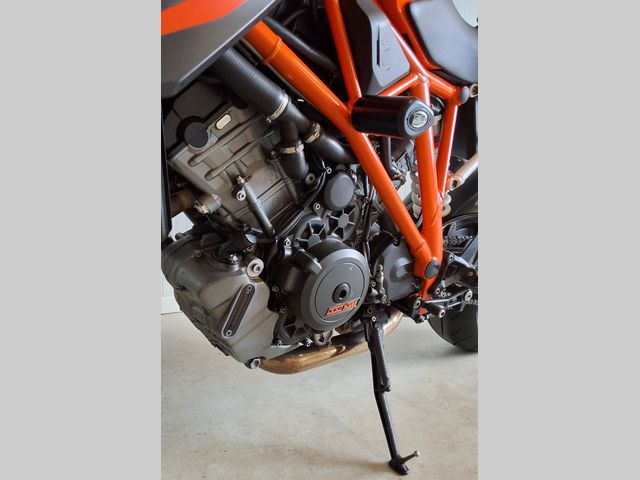 ktm - 1290-super-duke-r
