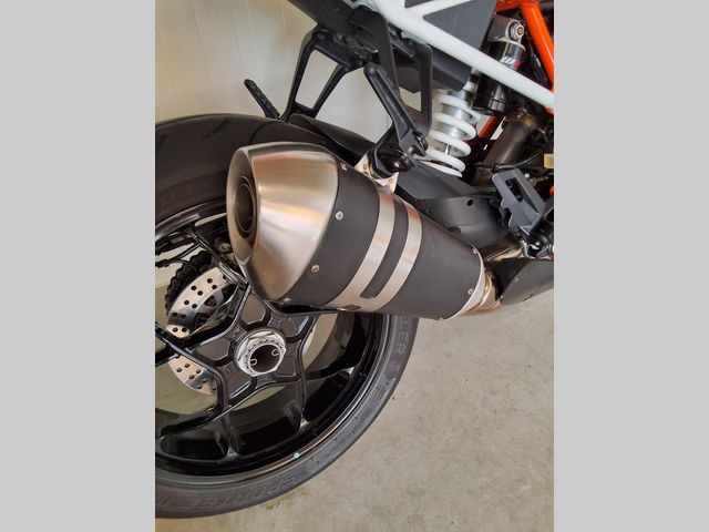 ktm - 1290-super-duke-r