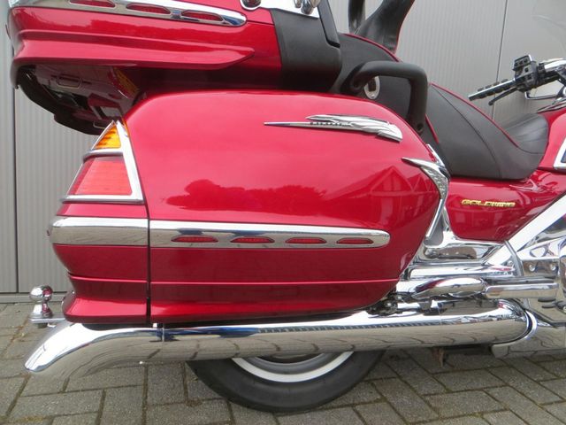 honda - gl-1800-goldwing-c-abs