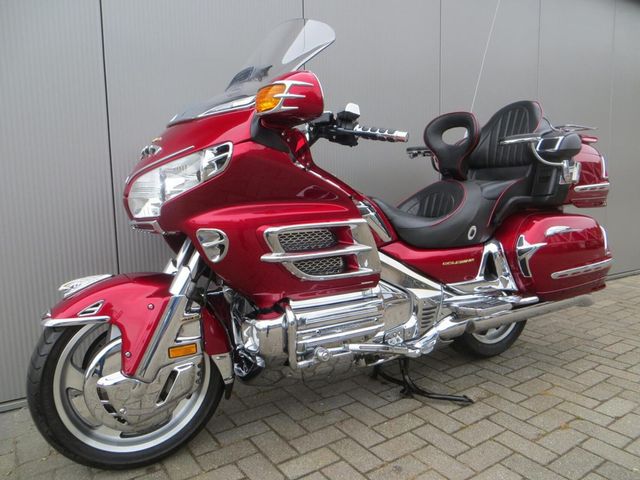 honda - gl-1800-goldwing-c-abs