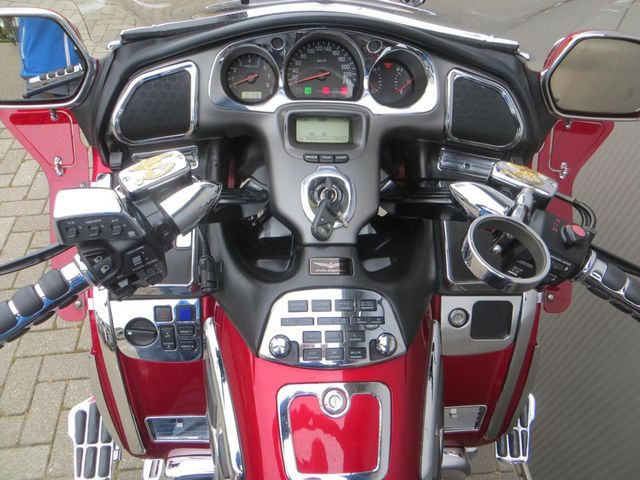 honda - gl-1800-goldwing-c-abs