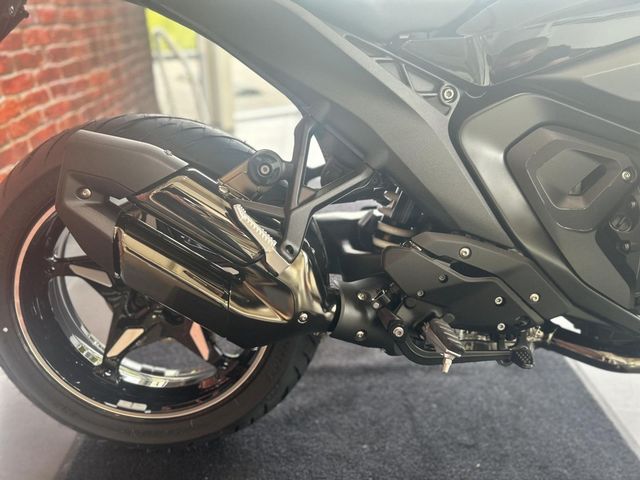 bmw - r-1300-r