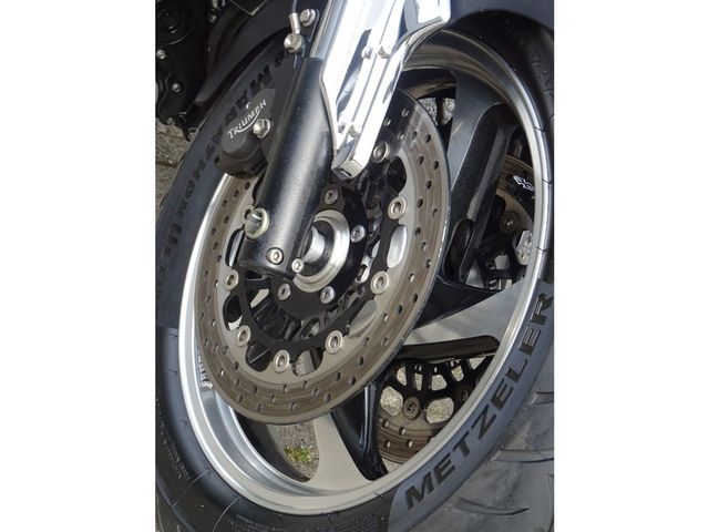 triumph - rocket-iii-roadster-abs