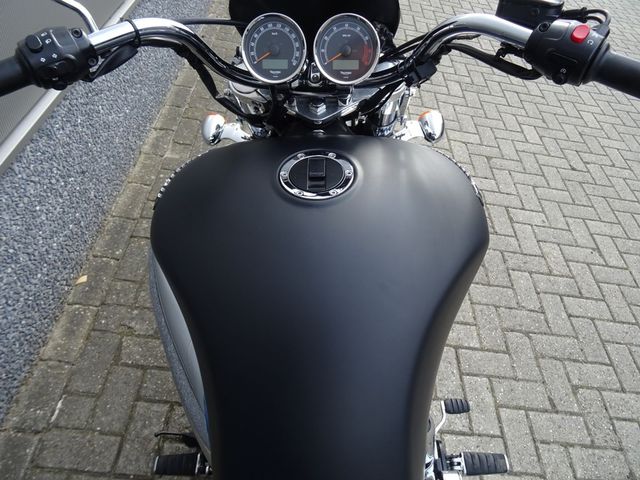 triumph - rocket-iii-roadster-abs