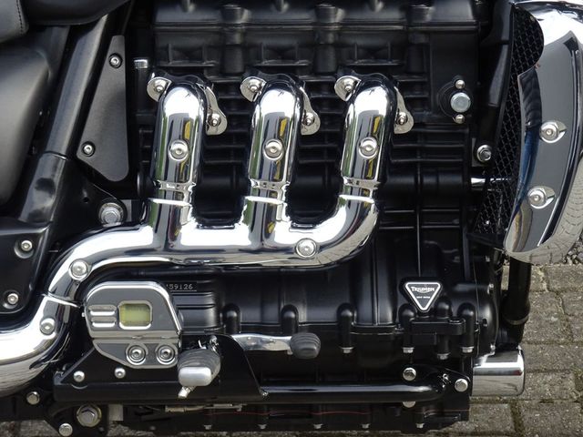 triumph - rocket-iii-roadster-abs