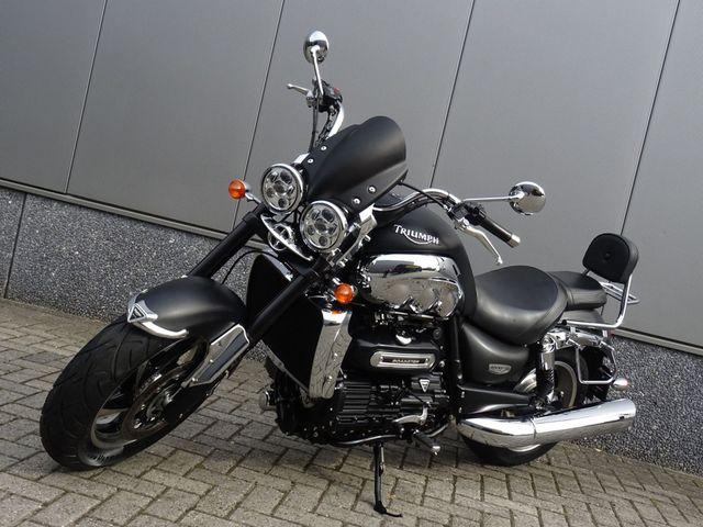 triumph - rocket-iii-roadster-abs