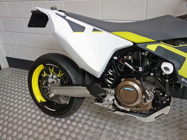 husqvarna - 701-supermoto