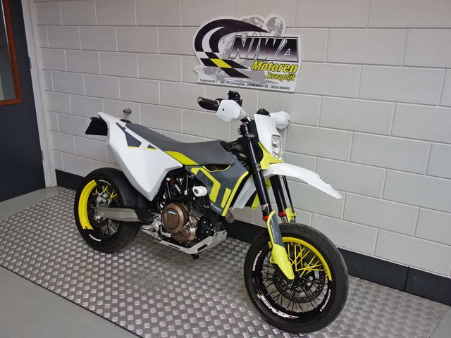 husqvarna - 701-supermoto