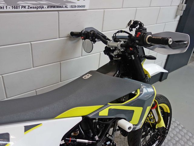husqvarna - 701-supermoto