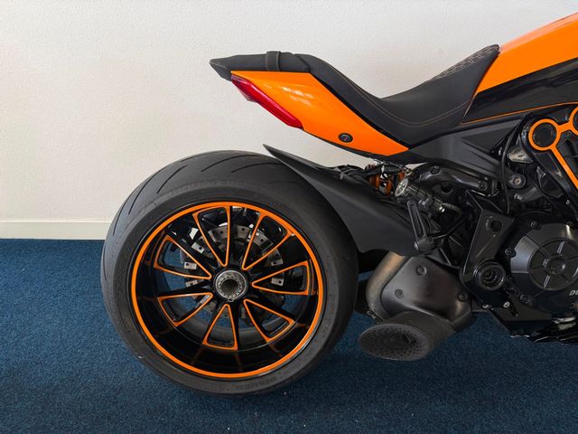 ducati - diavel-1260-lamborghini
