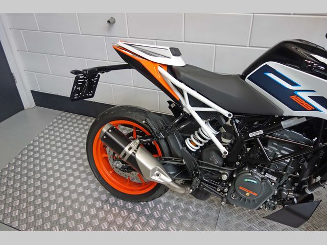 ktm - 125-duke