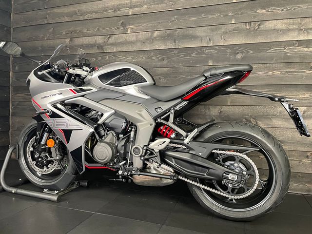 triumph - daytona-660