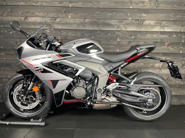 triumph - daytona-660