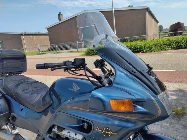 honda - st-1100-pan-european