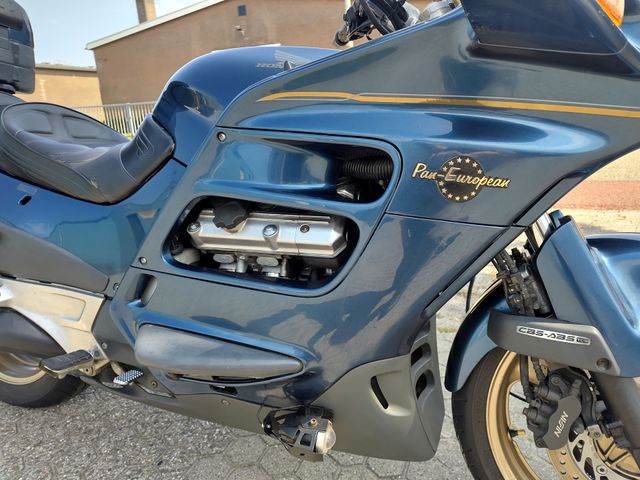 honda - st-1100-pan-european