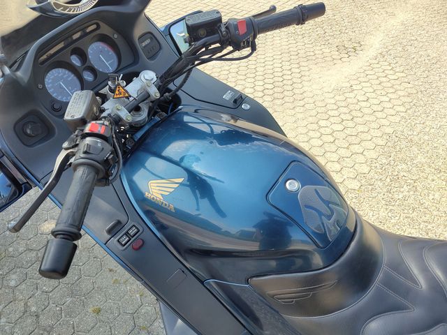 honda - st-1100-pan-european