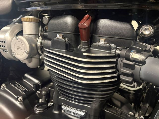 triumph - bonneville-t-120-black