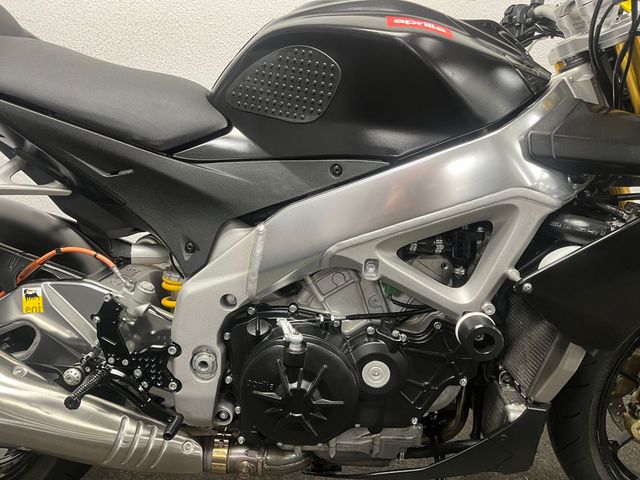 aprilia - tuono-v4