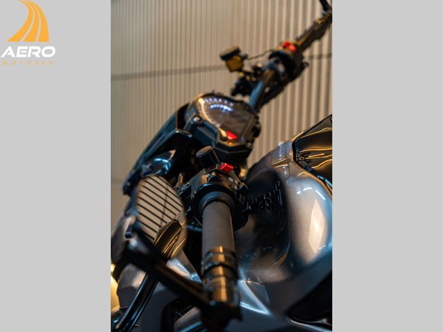 kawasaki - z900