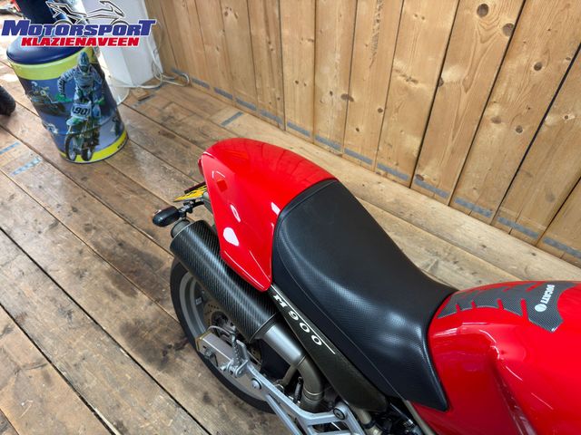 ducati - m-900-monster