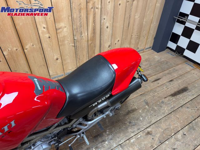 ducati - m-900-monster