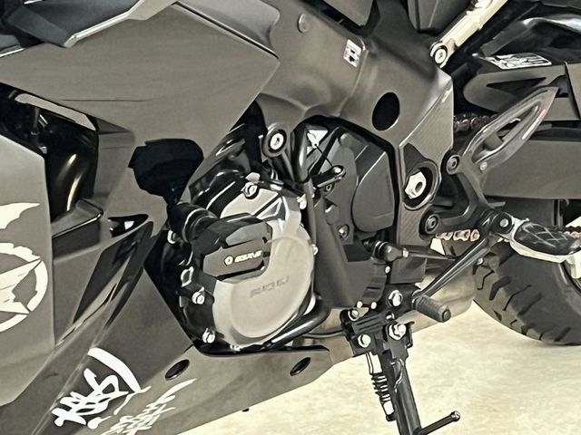 suzuki - gsx-s-1000-gt
