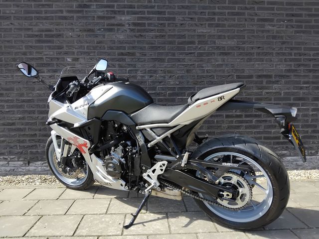 suzuki - gsx-8r