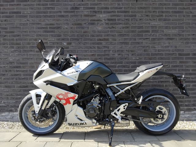suzuki - gsx-8r