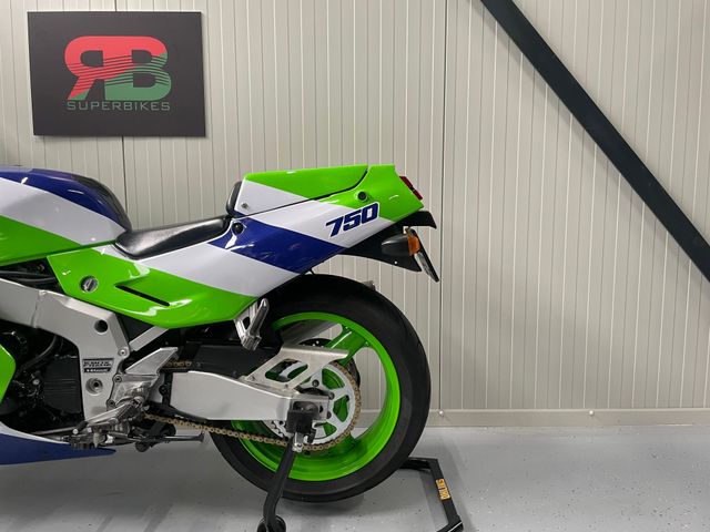 kawasaki - zxr-750