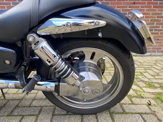 suzuki - vz-1600-marauder