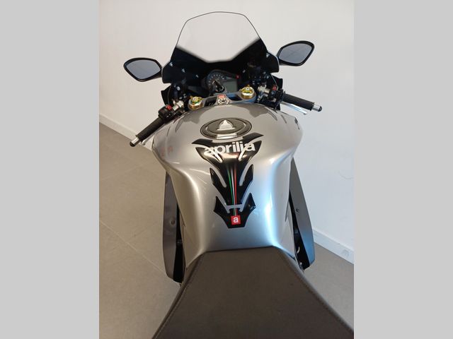aprilia - rsv-1000-r-factory