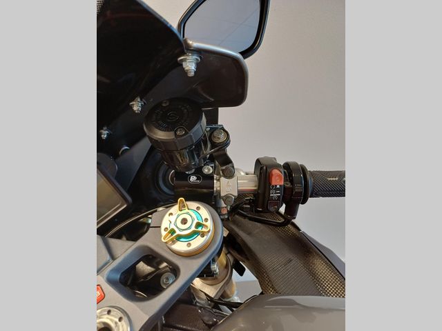 aprilia - rsv-1000-r-factory