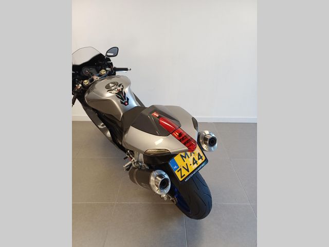 aprilia - rsv-1000-r-factory