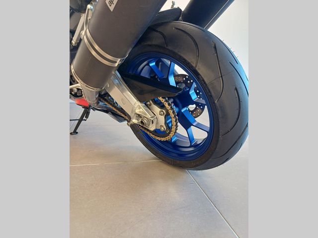 aprilia - rsv-1000-r-factory