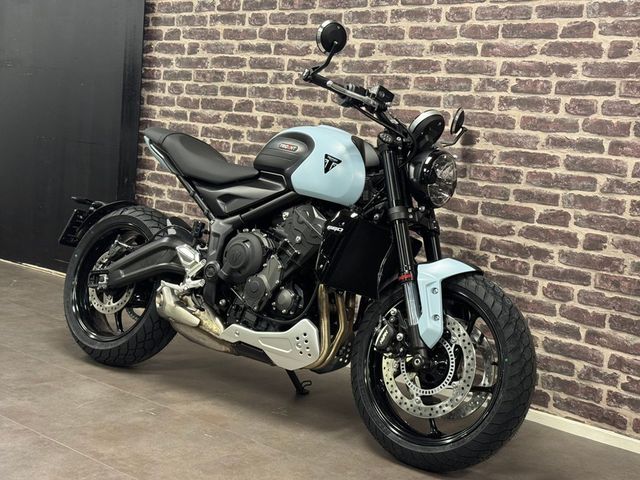 triumph - trident-660