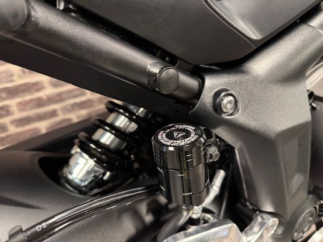 triumph - trident-660