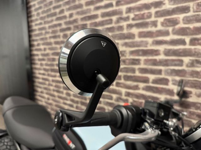 triumph - trident-660