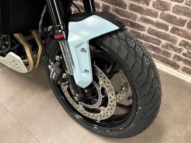 triumph - trident-660