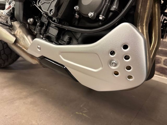 triumph - trident-660