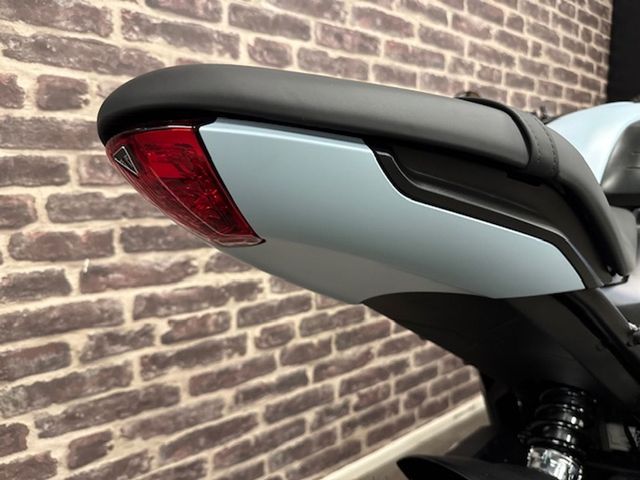 triumph - trident-660