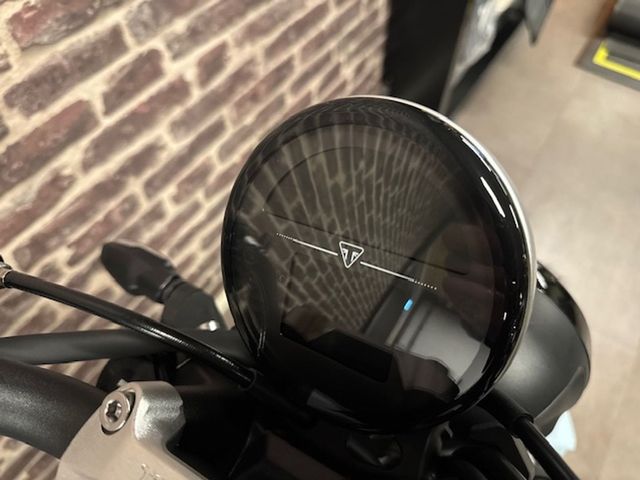 triumph - trident-660