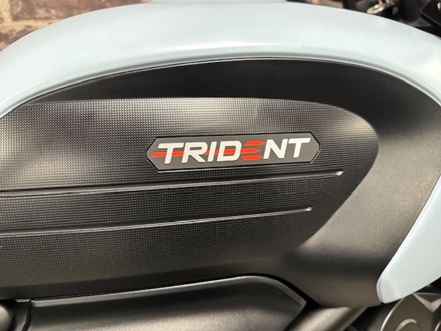 triumph - trident-660