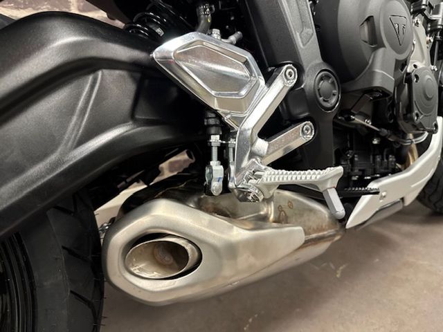 triumph - trident-660