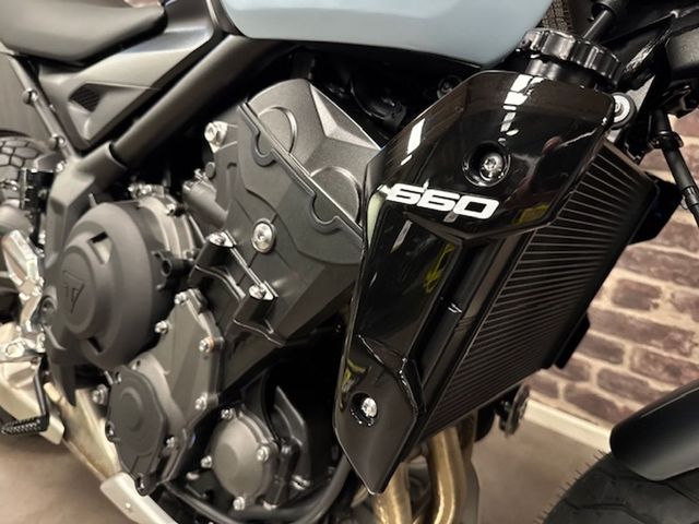 triumph - trident-660