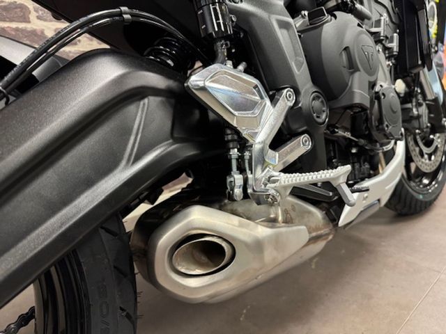 triumph - trident-660